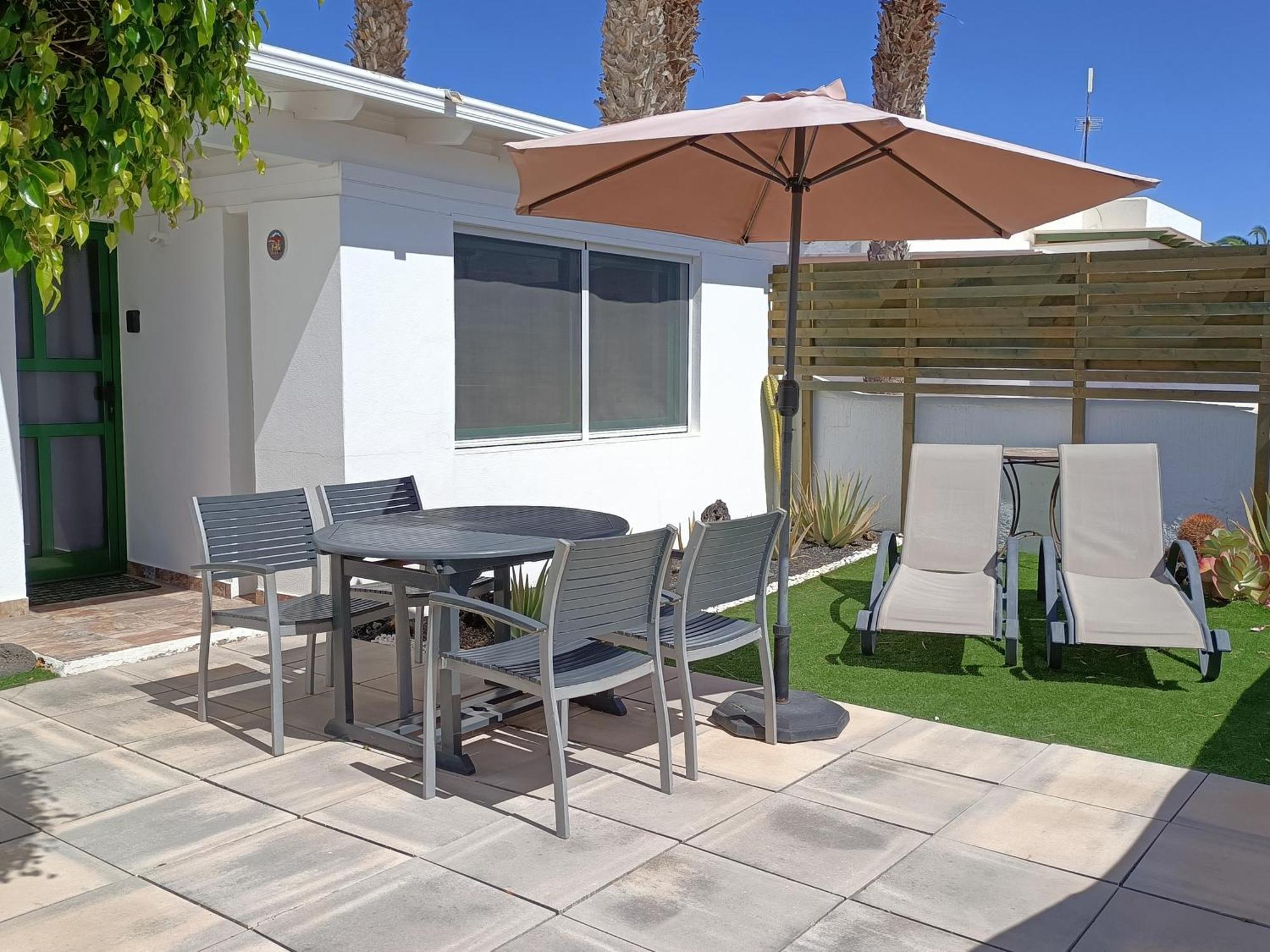 The White House With Pool - Playa Blanca Apartment Exterior photo