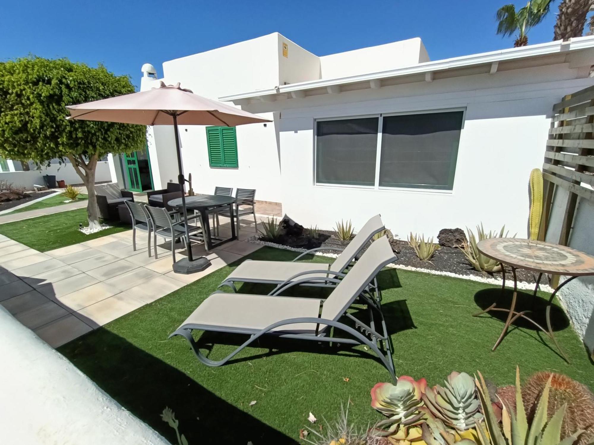 The White House With Pool - Playa Blanca Apartment Exterior photo
