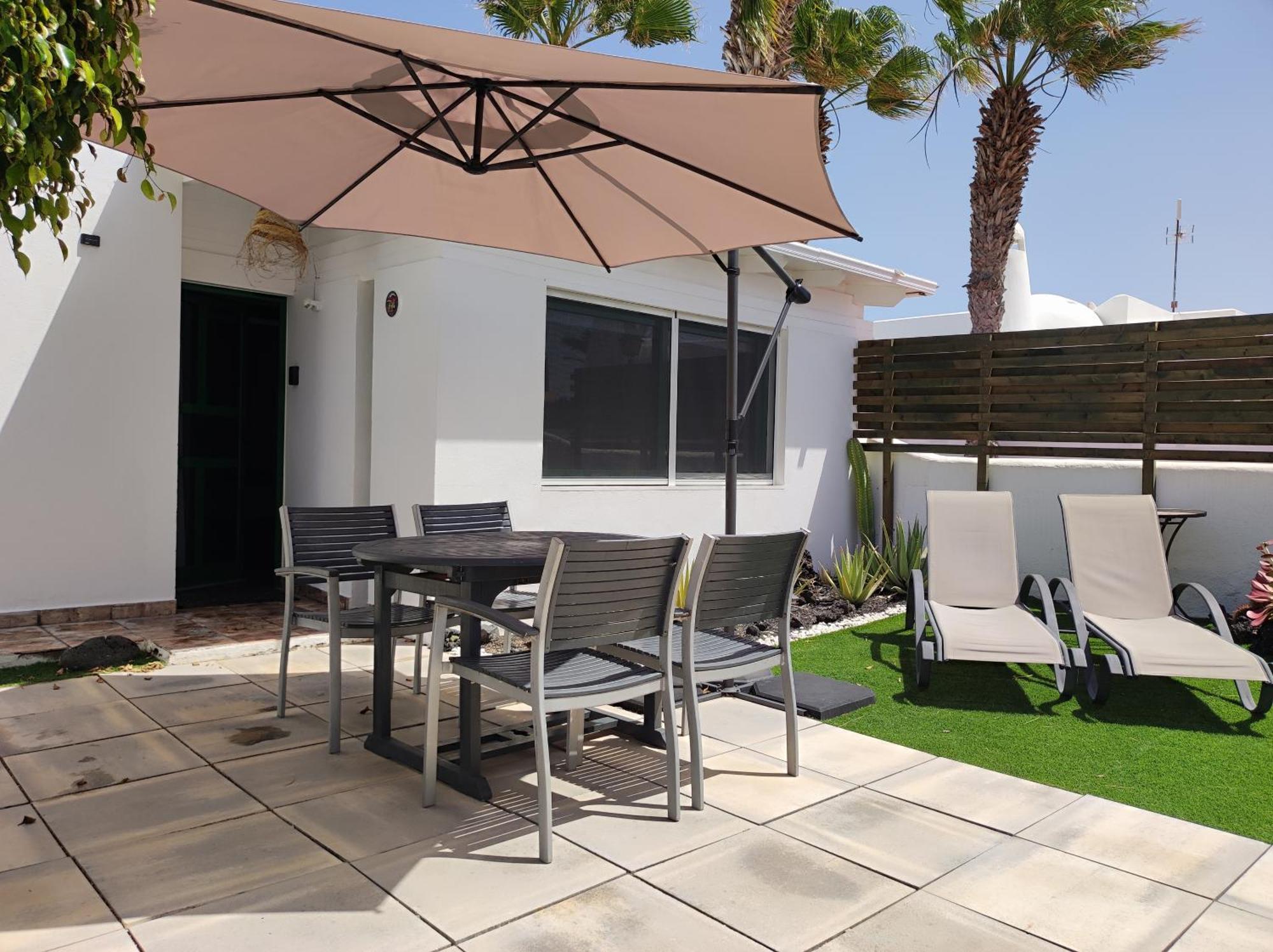 The White House With Pool - Playa Blanca Apartment Exterior photo